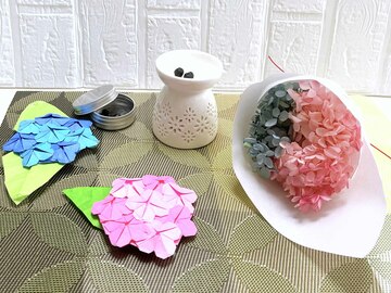 香りと飾りで季節を愛でる
【あじさい守り】