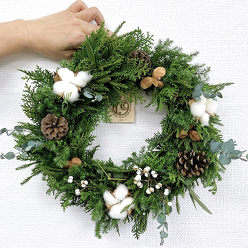今年のクリスマスリースは
ふんわり感があります。